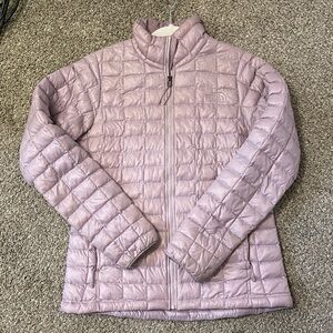 Women's small The North Face puffer jacket with Thermoball Insulation